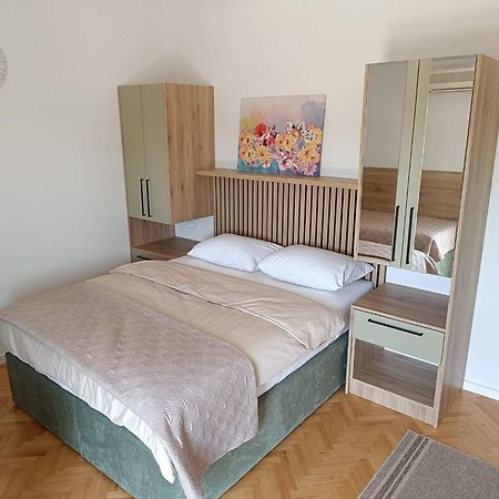 Diana Rooms And Apartments Starigrad Paklenica Εξωτερικό φωτογραφία