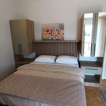 Diana Rooms And Apartments Starigrad Paklenica Εξωτερικό φωτογραφία