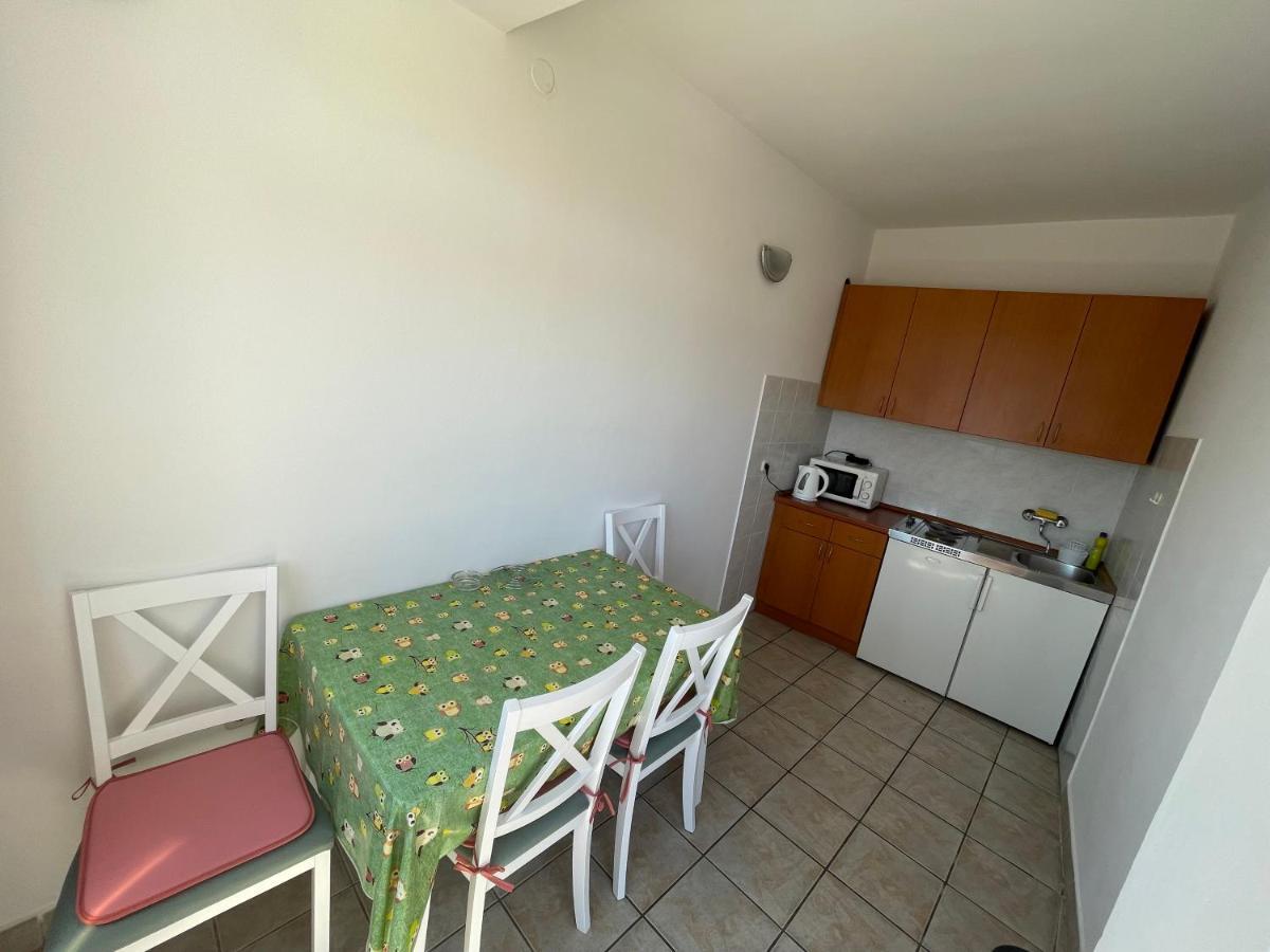 Diana Rooms And Apartments Starigrad Paklenica Εξωτερικό φωτογραφία