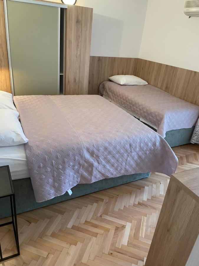 Diana Rooms And Apartments Starigrad Paklenica Εξωτερικό φωτογραφία