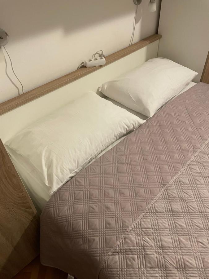 Diana Rooms And Apartments Starigrad Paklenica Εξωτερικό φωτογραφία