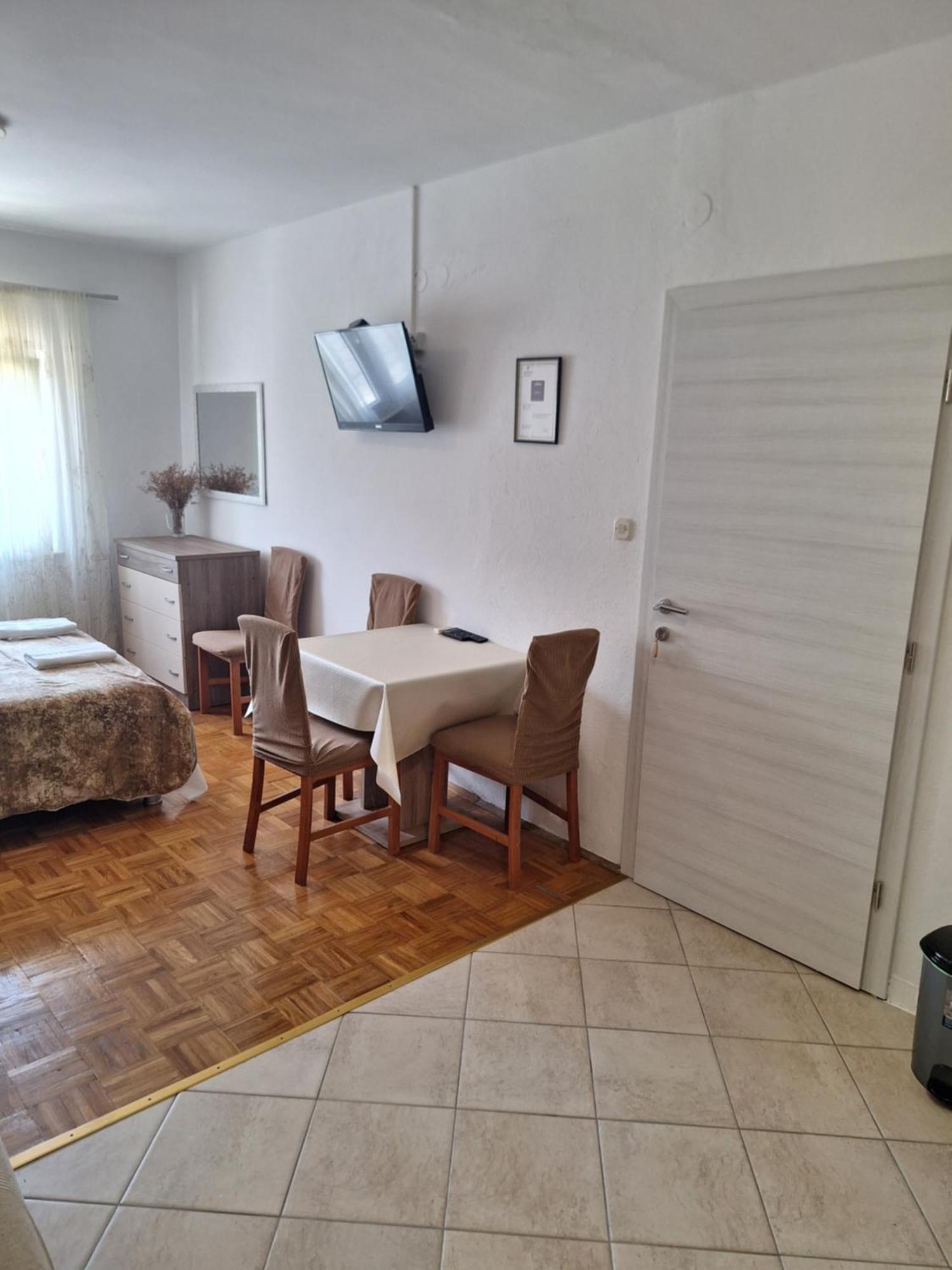 Diana Rooms And Apartments Starigrad Paklenica Εξωτερικό φωτογραφία