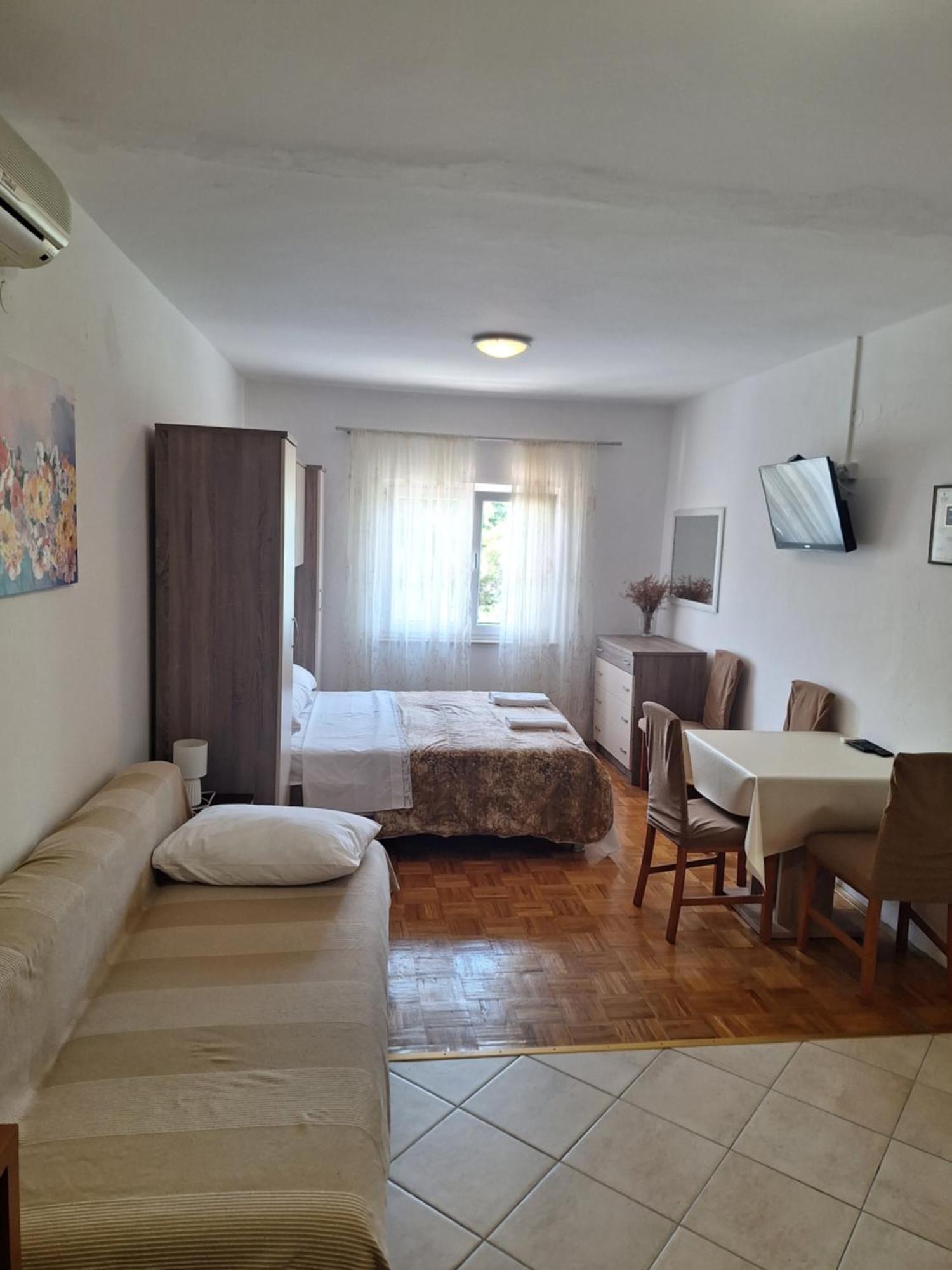 Diana Rooms And Apartments Starigrad Paklenica Εξωτερικό φωτογραφία