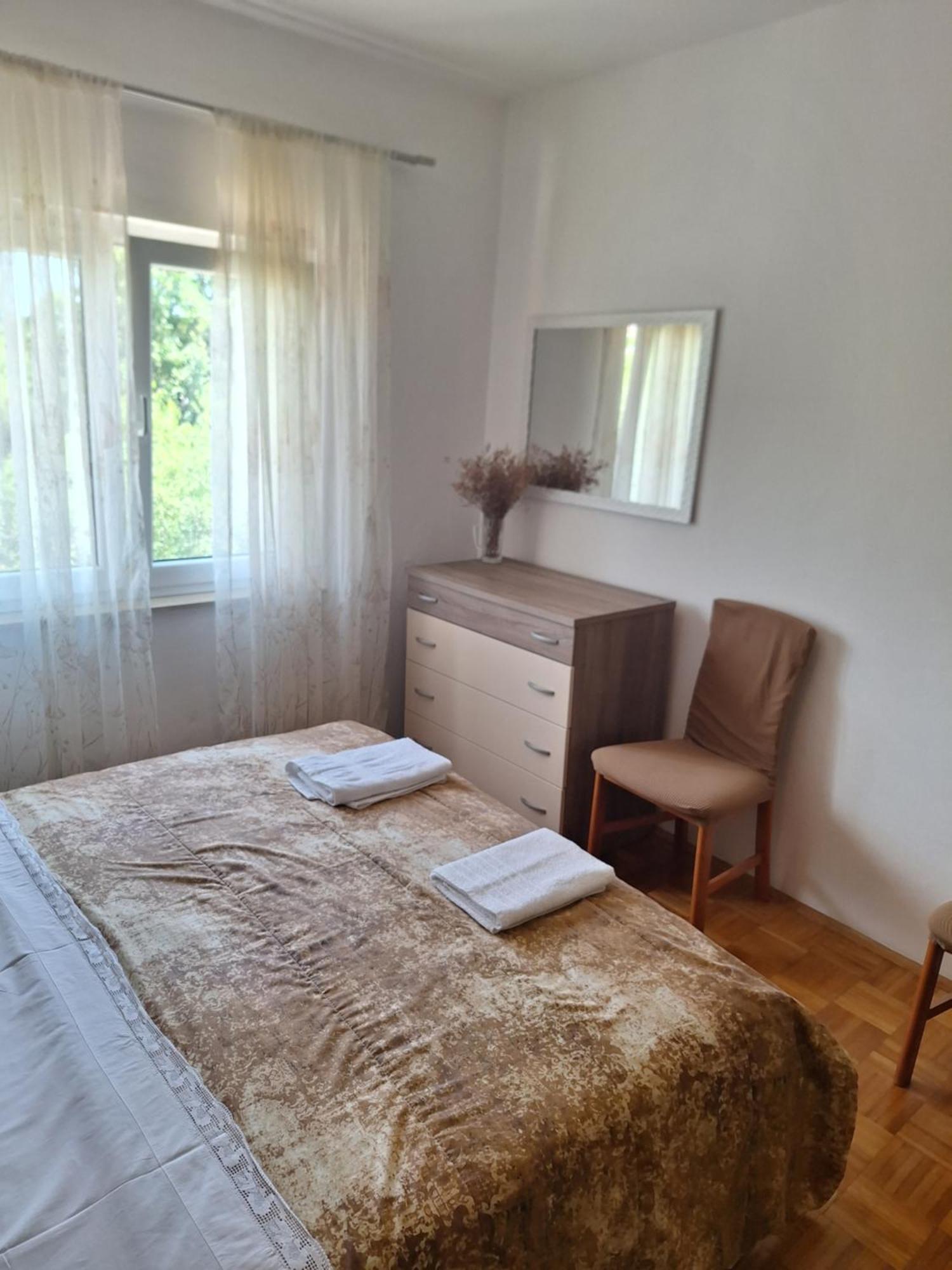 Diana Rooms And Apartments Starigrad Paklenica Εξωτερικό φωτογραφία