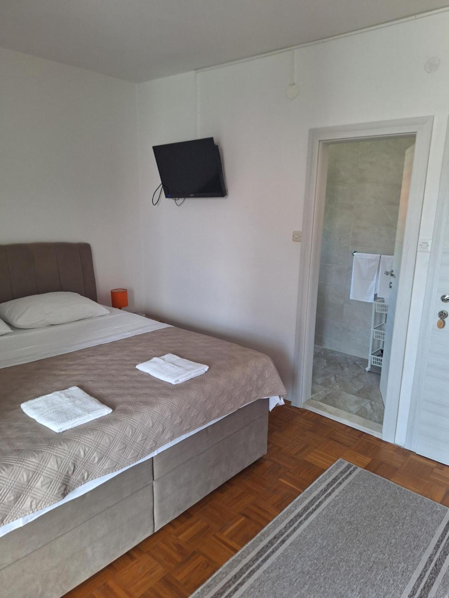 Diana Rooms And Apartments Starigrad Paklenica Εξωτερικό φωτογραφία