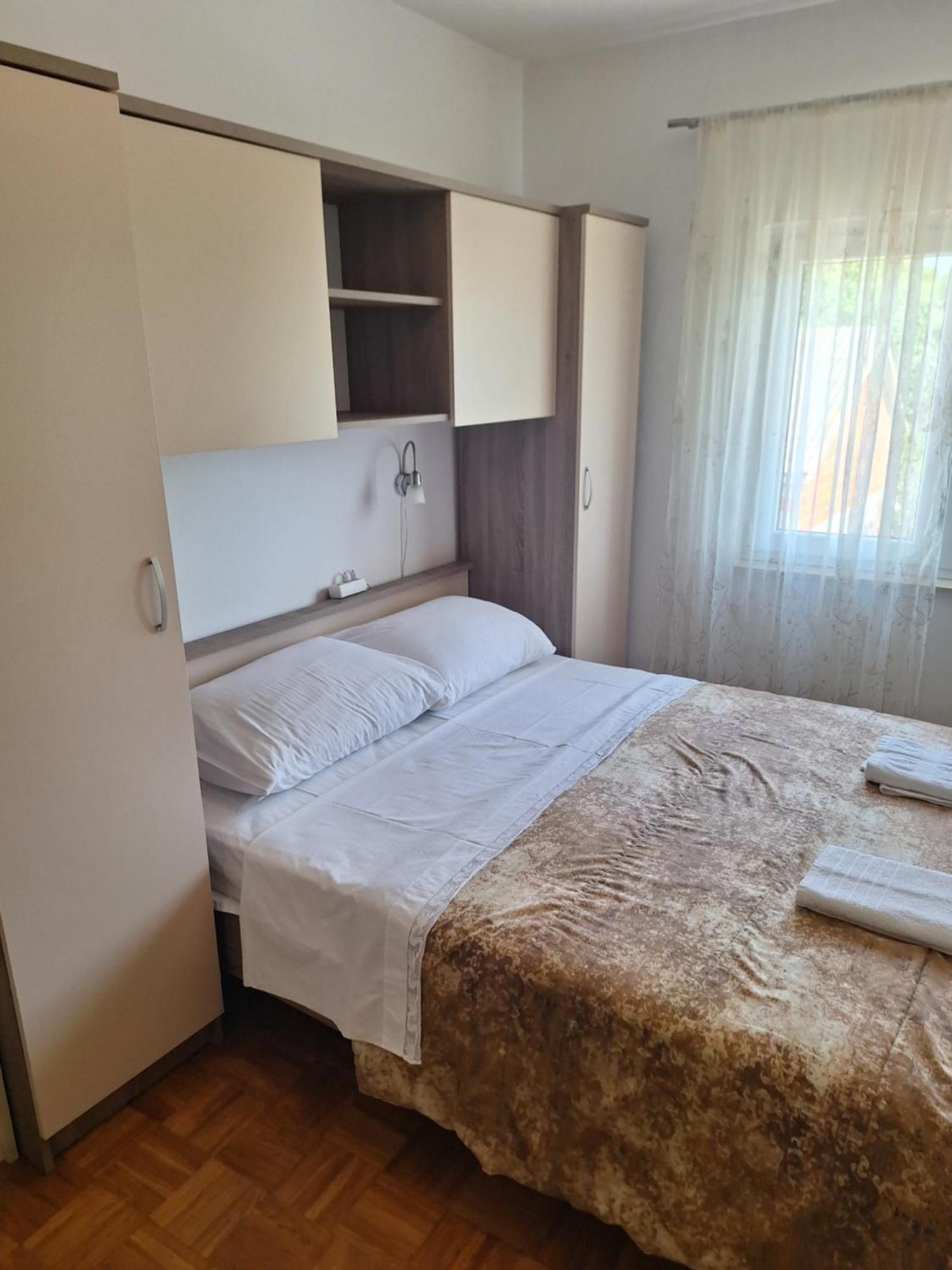Diana Rooms And Apartments Starigrad Paklenica Εξωτερικό φωτογραφία