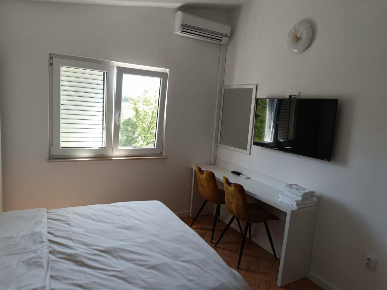 Diana Rooms And Apartments Starigrad Paklenica Εξωτερικό φωτογραφία