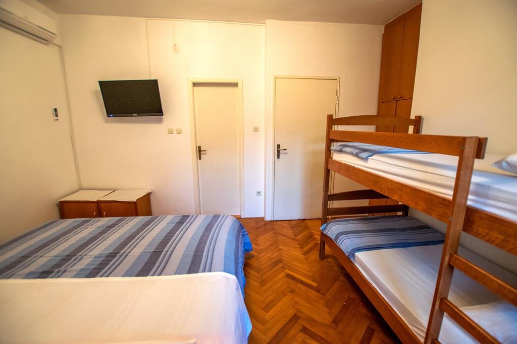 Diana Rooms And Apartments Starigrad Paklenica Εξωτερικό φωτογραφία