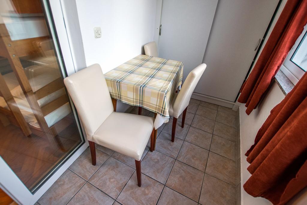 Diana Rooms And Apartments Starigrad Paklenica Εξωτερικό φωτογραφία