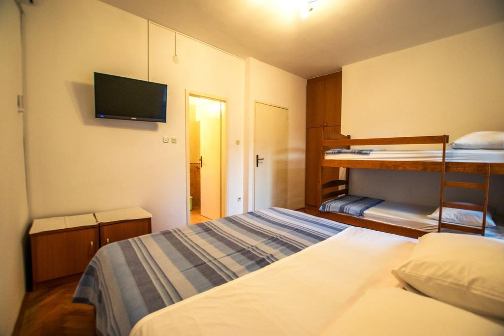 Diana Rooms And Apartments Starigrad Paklenica Εξωτερικό φωτογραφία