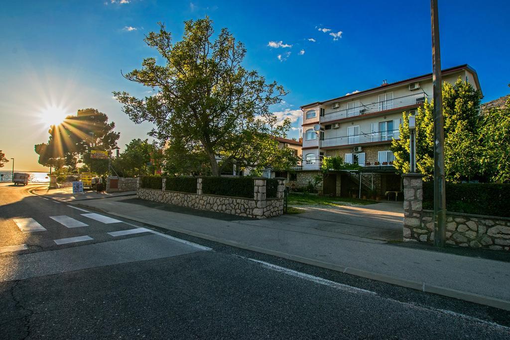Diana Rooms And Apartments Starigrad Paklenica Εξωτερικό φωτογραφία